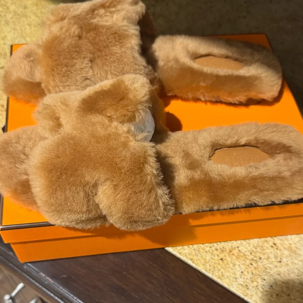 Brown Fuzzy hermes oran Slippers - Picture 5 of 5